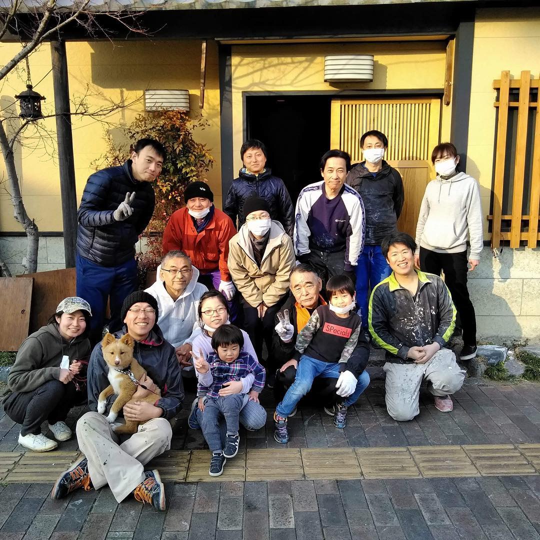 本日は色々方にペンキ塗りをお手伝いしていただきました。
作業以外にも思わぬとこで繋がりがあったりと大変たすかりました。
ありがとうございました。