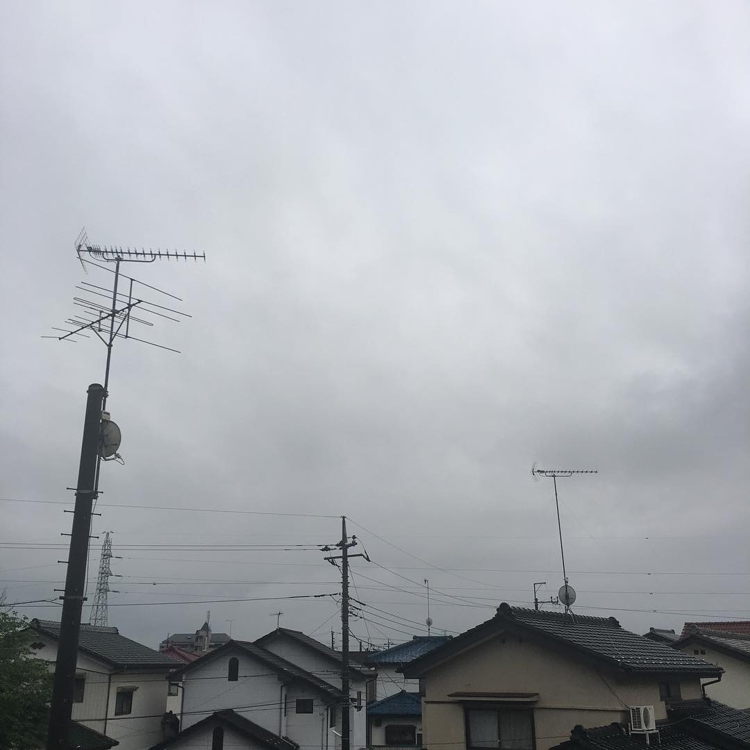 おはようございます
あいにくの曇り空ですが、なんにせよ雨が上がって良かった(*´∀｀*) さぁーみなさん！今日は待ちに待った北仲路地裏ワインですよ！
気温も上がるようだし、楽しんでいきましょー
