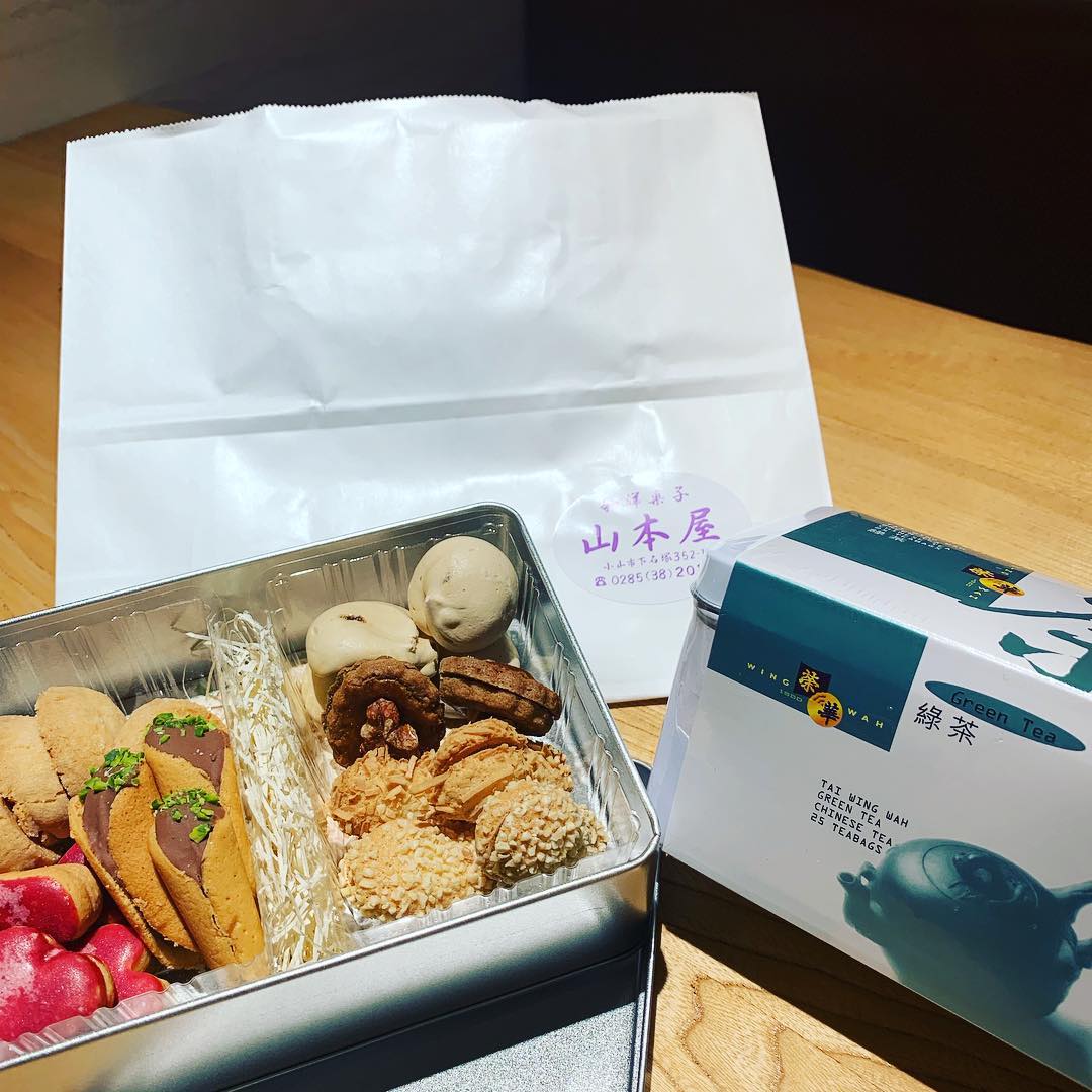 先日お客様からいただいた差し入れと、スタッフの香港土産♡
どちらも美味しくいただきました。
K様、Mちゃん、ありがとうございました ☆お知らせ☆
12月27日のランチタイムは臨時休業とさせていただきます。ご迷惑をおかけして申し訳ありません。

尚、年内は29日まで営業いたします。
年明けは1月4日からの営業となります。よろしくお願いします。











#ありがとうございました！