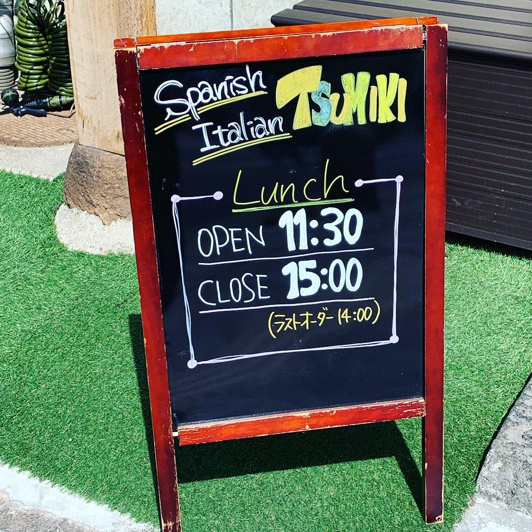 おはようございます！
通常ランチタイムは、14時ラストオーダーですが、本日は都合により、13時30分ラストオーダーとなっております。ご了承くださいm(_ _)m

大人気の『イチゴのミルフィーユパフェ』や、『ドルチェの盛り合わせ』の下ごしらえはバッチリです٩( 'ω' )و
おまかせパスタは、『ハーブソーセージとブロッコリーのパスタ』です。こちらもぜひご賞味くださいっっ🤗