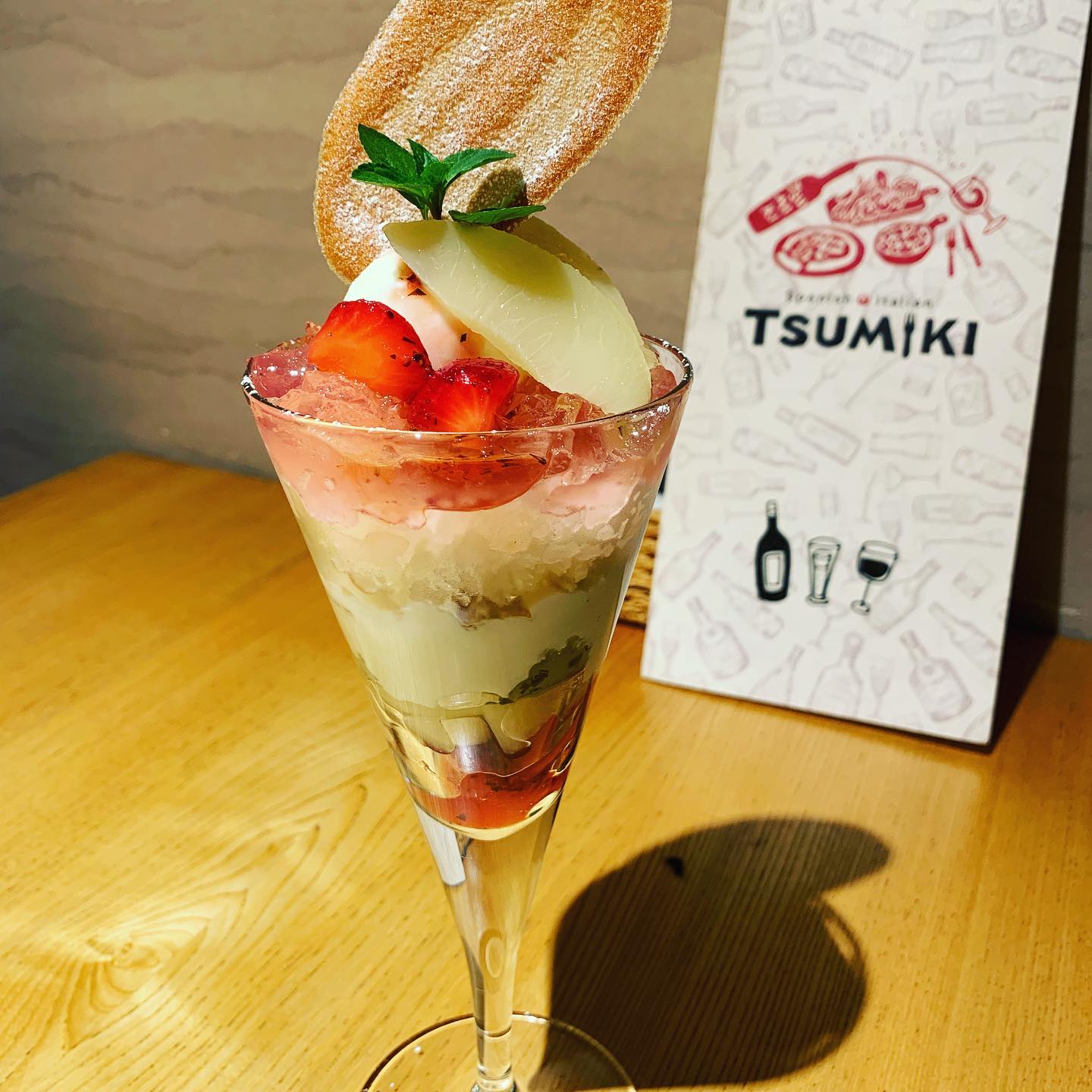 鑁阿寺のライトアップも昨日で終了してしまいましたがTSUMIKI での開花情報です。本日『サクラモモコパフェ』開花ですので是非!
ふわっと香る桜と、ジューシーな桃でさっぱりと食べられますよー♡
ぜひご賞味ください!