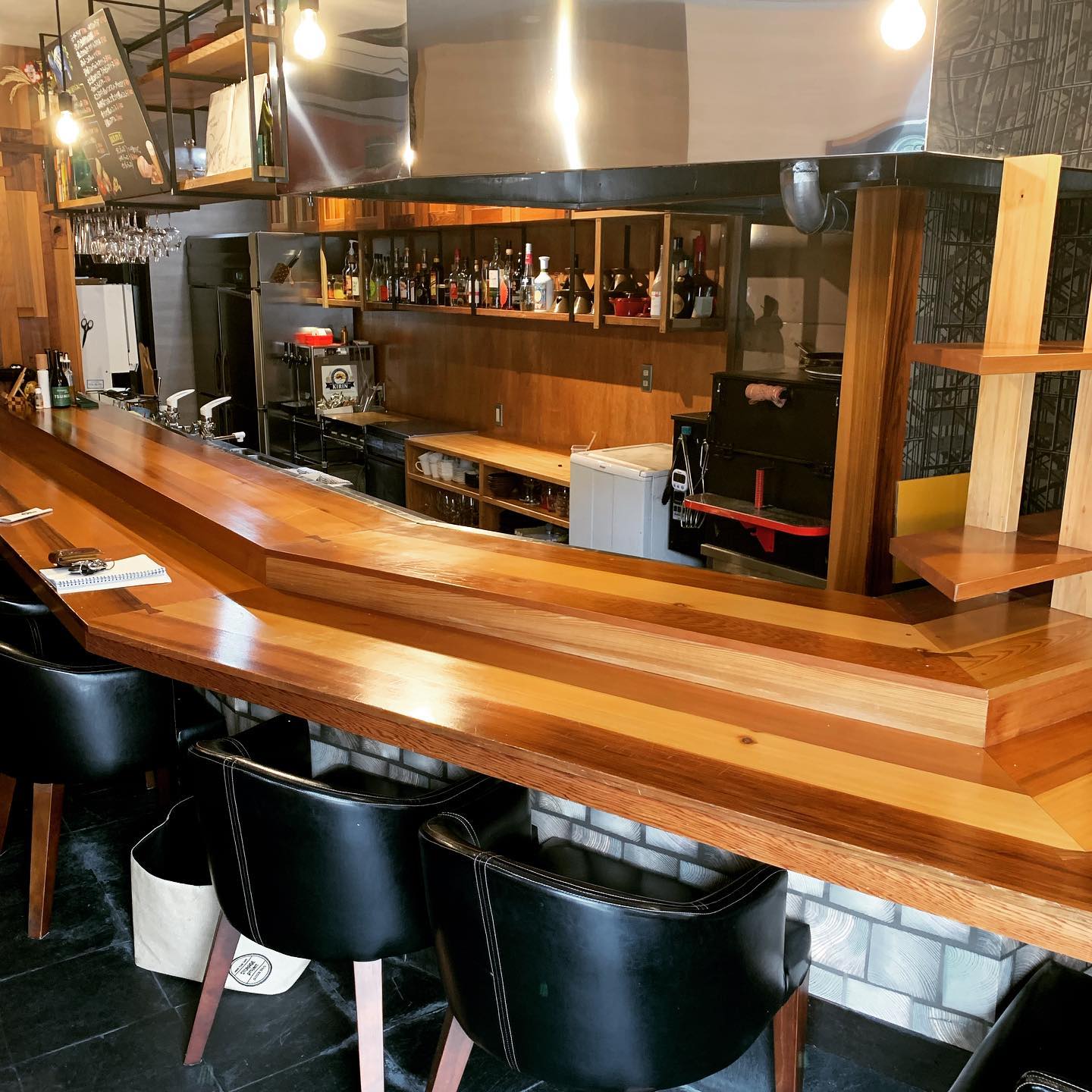 おはようございます
本日7月8日は、店内プチ改装の為臨時休業となっております。

ご迷惑をおかけしますが、よろしくお願いします。