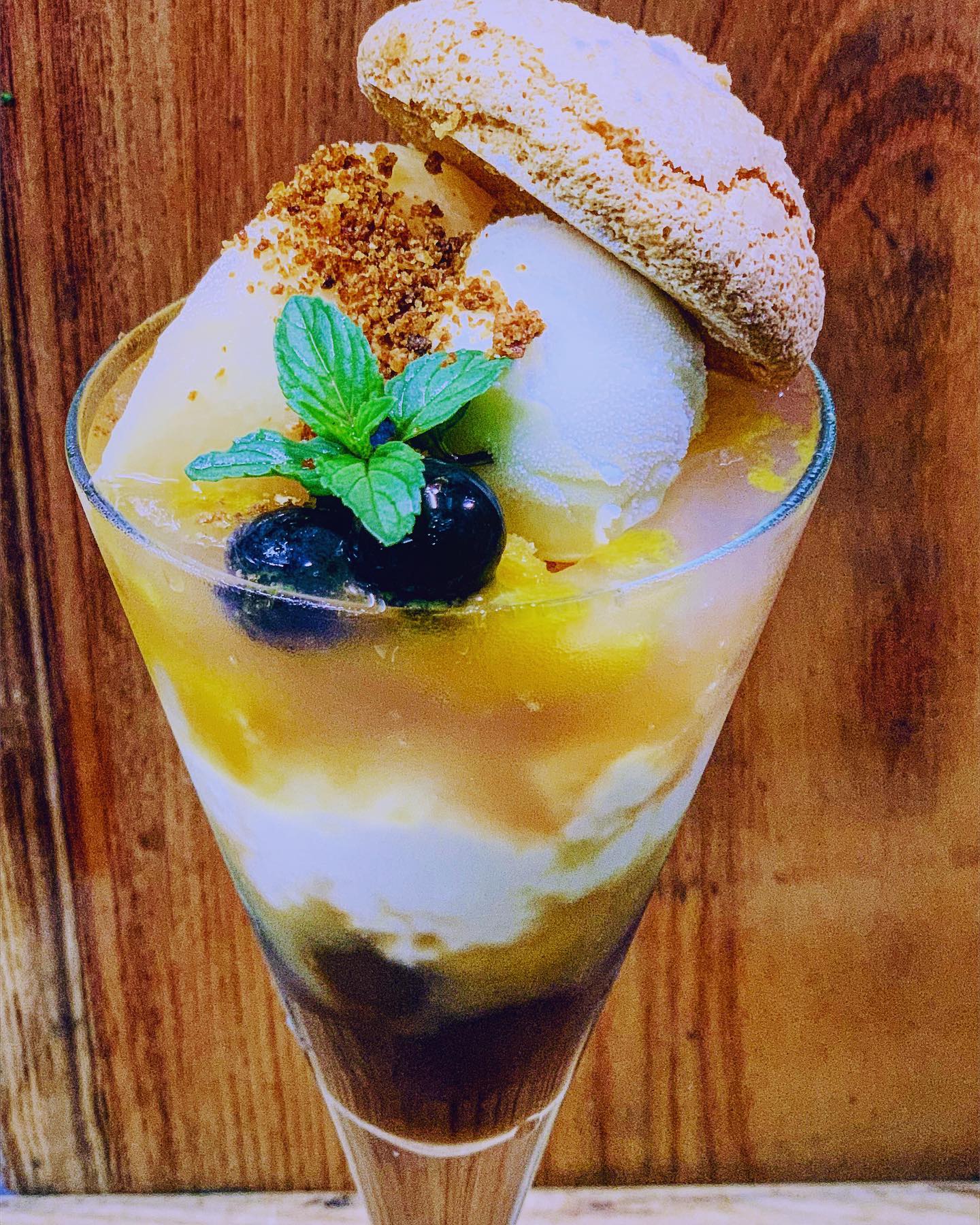 最近、度々本文が投稿されずにアップされている事がしばしば… 今回も写真のみの投稿となってしまっていたので、再投稿です

写真のものは、新メニュー《桃とマンゴーのパフェ》です╰(*´︶`*)╯♡
まだまだ暑い日が続きますが、さっぱりペロリと食べられちゃいます
パフェ部の方も、タピ活中の方もぜひ！！ 今週の中頃からスタートです🤗お楽しみに！！