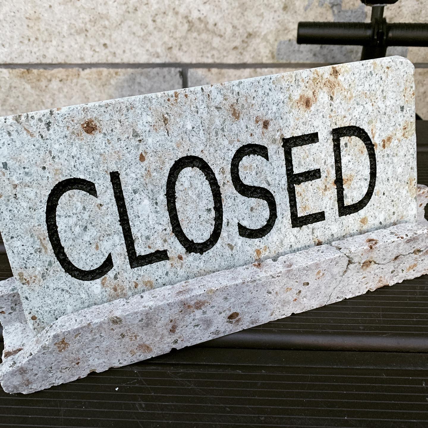 ☆お知らせ☆
12月24日は臨時休業とさせていただき、クリスマスボックスをご予約のお客様への受け渡しのみとなっております。
また、12月25日はランチタイムのみの営業となります。ディナータイムは休業とさせていただき、クリスマスボックスをご予約のお客様への受け渡しのみとなります。

年内は12月30日が最終営業日です。
30日はランチタイムは休業させていただき、ディナータイムのみの営業となってます。

ご迷惑をおかけしますが、よろしくお願いします。