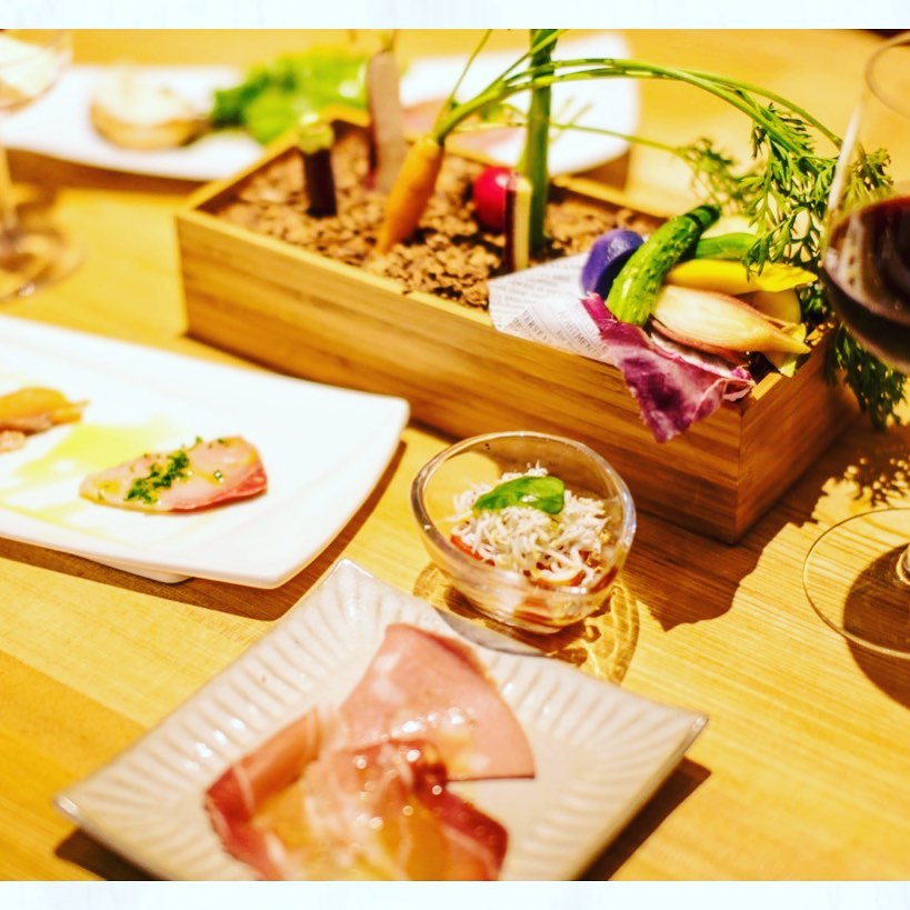 毎日朝晩寒いですね
明日は関東の一部でも雪予報です☃️スタッドレスの準備は大丈夫でしょうか？

明日12月7日は、ランチディナー共に全館貸切営業となっております。
ご迷惑をおかけしますが、よろしくお願いします。

また、キッチンカーPKTの営業は14時〜となります。こちらもよろしくお願いします。