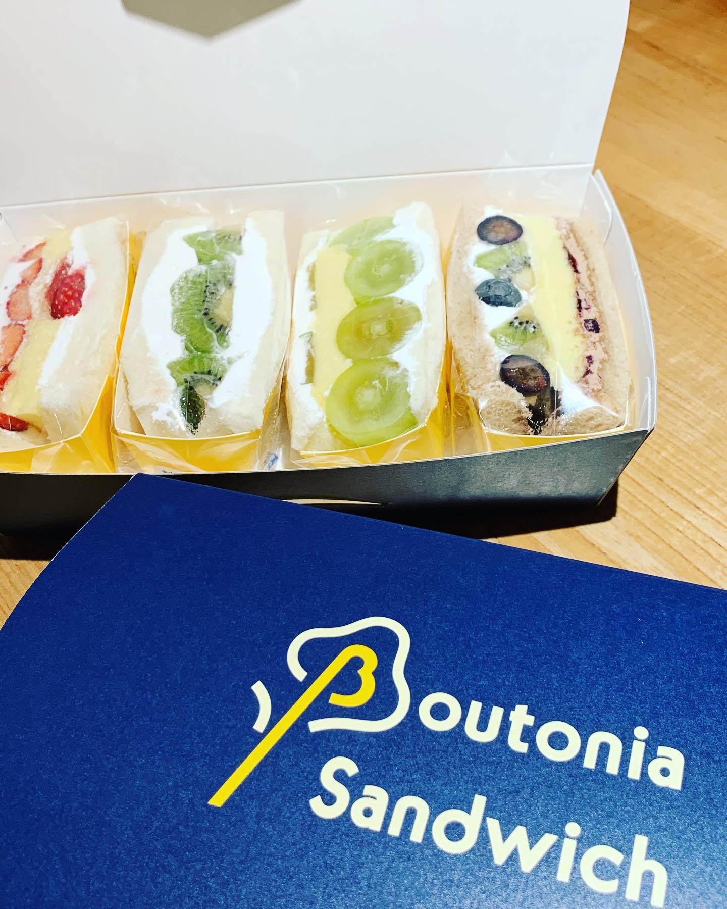 あけましておめでとうございます
新年早々、常連のＩ様より差し入れをいただきました
ありがとうございます

幸先の良いスタートで2020年始まりました！
今年のTSUMIKIは、更なるパワーアップをする予定です٩(๑❛ᴗ❛๑)۶
新たなメニューや、曜日別のイベント等も思案中です️お楽しみに

今年も皆様にとって、より良い1年になりますように

本年も宜しくお願い致しますm(_ _)m