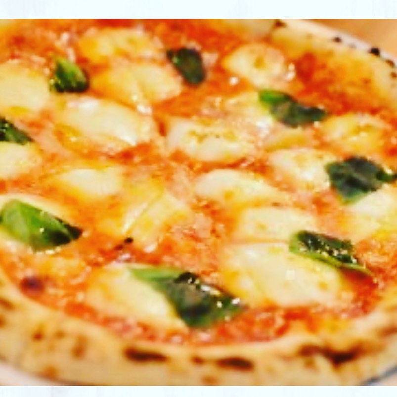 TSUMIKIのピザが大きくなりました🤗
直径約30㌢のボリュームで、さらに美味しくなりましたよー╰(*´︶`*)╯♡ 1番人気はやはりマルゲリータ！不動の人気ですね
5種のチーズのピザもたくさんの支持を得てますねー🧀濃厚チーズと、アクセントのブラックペッパーが効いてて美味しいですよ！

個人的には、りんごとナッツのデザートピザまで大きくなったのは嬉しいですね

ぜひ大きくなったピザを皆さまで取り分けながら、楽しいひとときをお過ごし下さい٩( 'ω' )و ☆お知らせ☆
本日2月19日は、都合によりディナータイムは休業させていただきます明日より通常営業いたします。
よろしくお願いします。