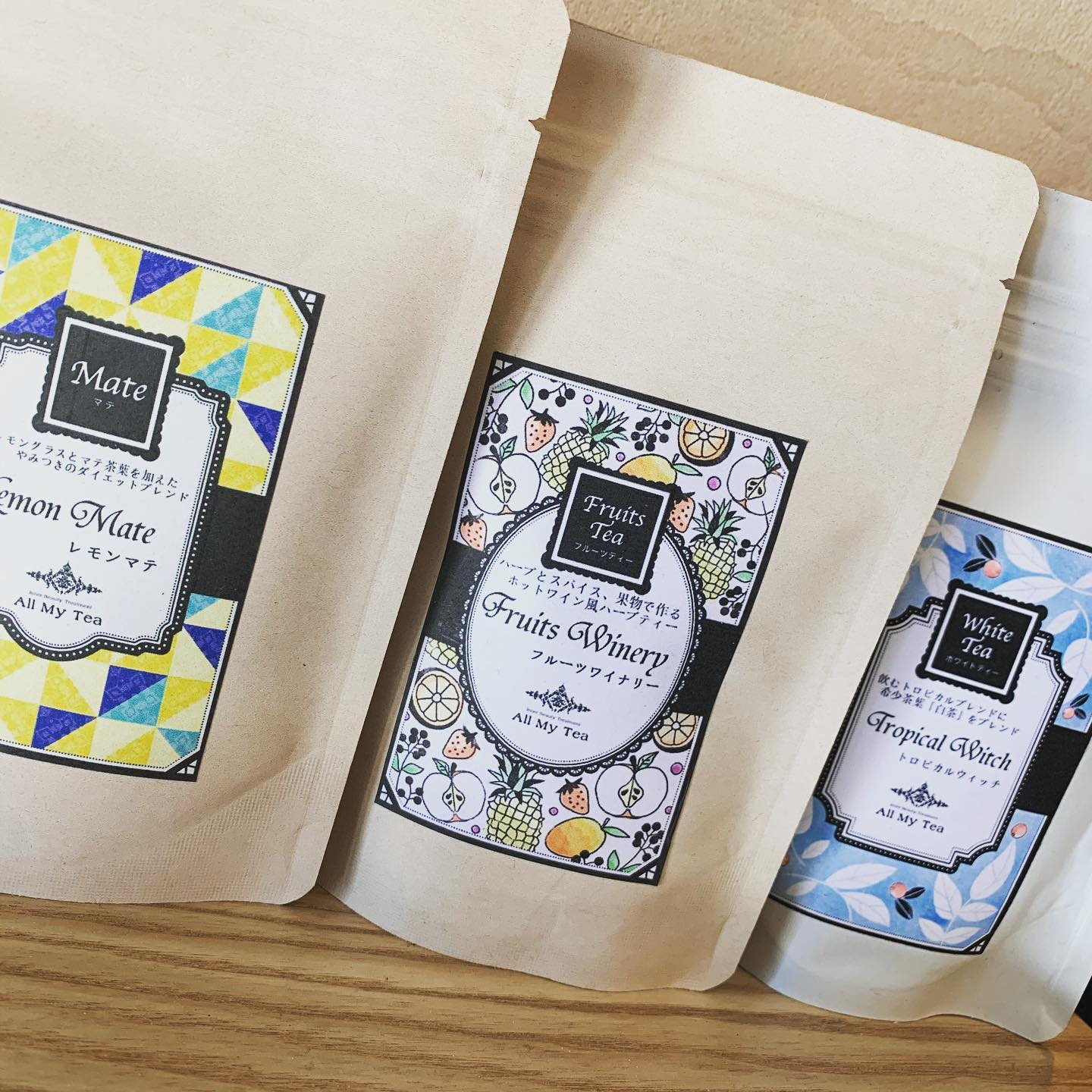 ランチ、ディナー共に人気急上昇中のハーブティー️ TSUMIKIでは、埼玉県の《オールマイティー》さんのハーブティーを使っております。 
ハーブティーって、苦そう…
とっつきにくい感じがする
複雑な香りで、よく分からない 
私も最初はそう思っていました 
が！オールマイティーさんのハーブティーは一味も二味も違いました 
ノンカフェインで、お子様や妊婦の方でも飲めるものや、免疫力を高めてくれるもの、ダイエットに効果的なもの…などなど、女性に嬉しい効能ばかり 
毎日3〜4種類のハーブティーをご用意しております。ぜひ一度お手にとっていただいて、香りを確かめてみて、お気に入りを見つけてください🤗