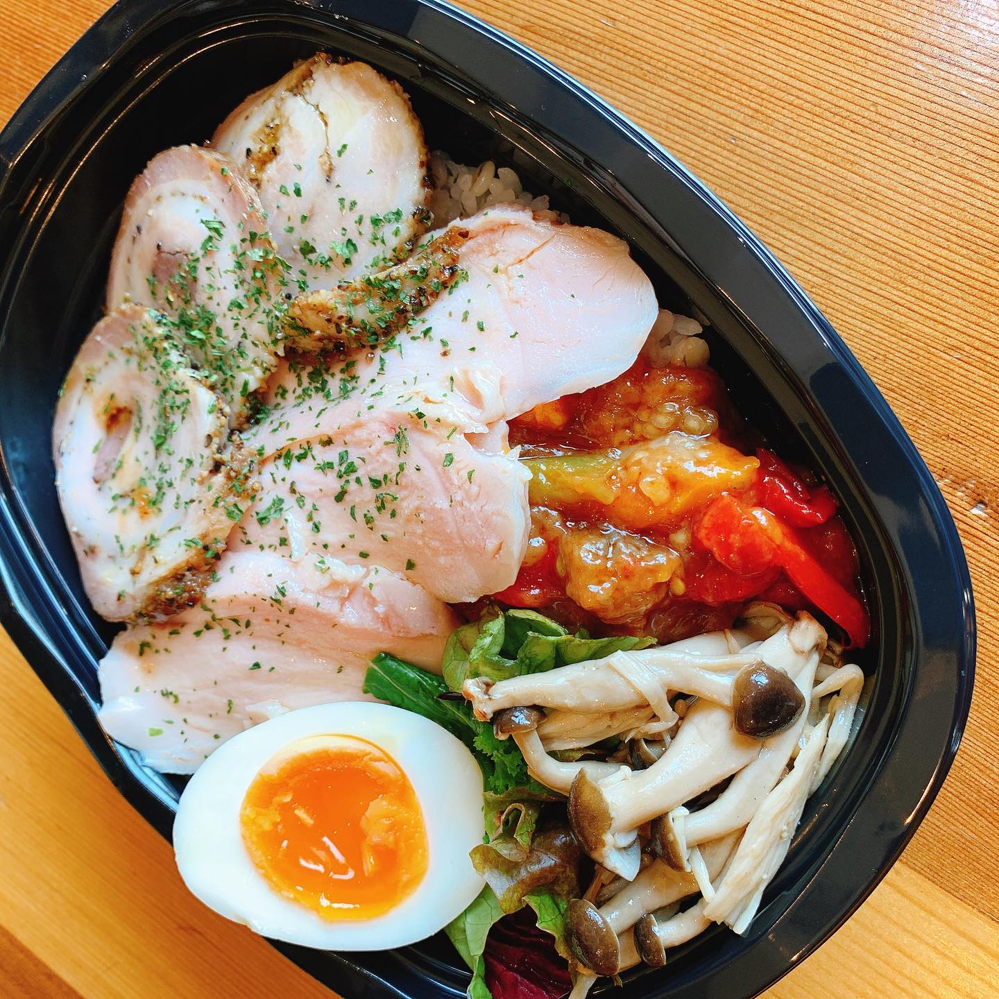 4月6日から始めたテイクアウトメニューが、おかげさまで多くの反響があり、連日たくさんのご予約をいただいております。ありがとうございます 《テイクアウトメニューの時間について》
受け渡し時間
11時30分〜14時 17時30分〜21時
(ピザのお渡しは17時30分以降になります。) 当日のテイクアウトは
19時 ラストオーダー
とさせていただきます。
ご予約受付は随時承っております。080 9820 7019 までお電話ください。
当日の10時までにご予約いただければ、消費税サービスいたします🤗
お時間によっては、受け渡し時に多少お時間をいただく場合もございますので、予めご了承くださいm(_ _)m