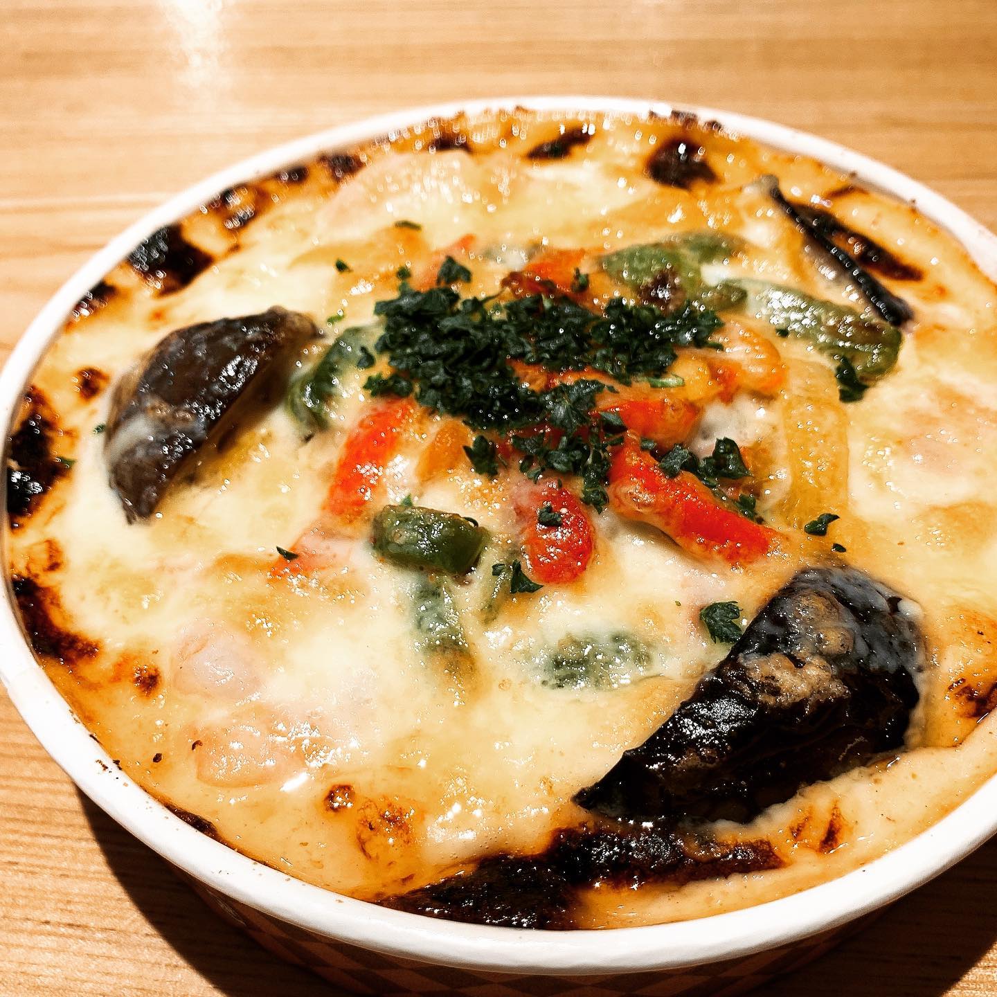 エビと南仏野菜のドリア
こちらに使用しているホワイトソースも、両毛牛乳さんの牛乳を使ってます！
テイクアウト限定メニューですよ🤗 ☆お知らせ☆
5月7日の夜は臨時休業とさせていただきます。テイクアウトのお渡しは14時が最終となっております。
ご迷惑をおかけしますがよろしくお願いします





#スパニッシュ
#バル
#バーニャカウダ
#おうちごはん
#ドリア
#ディナー