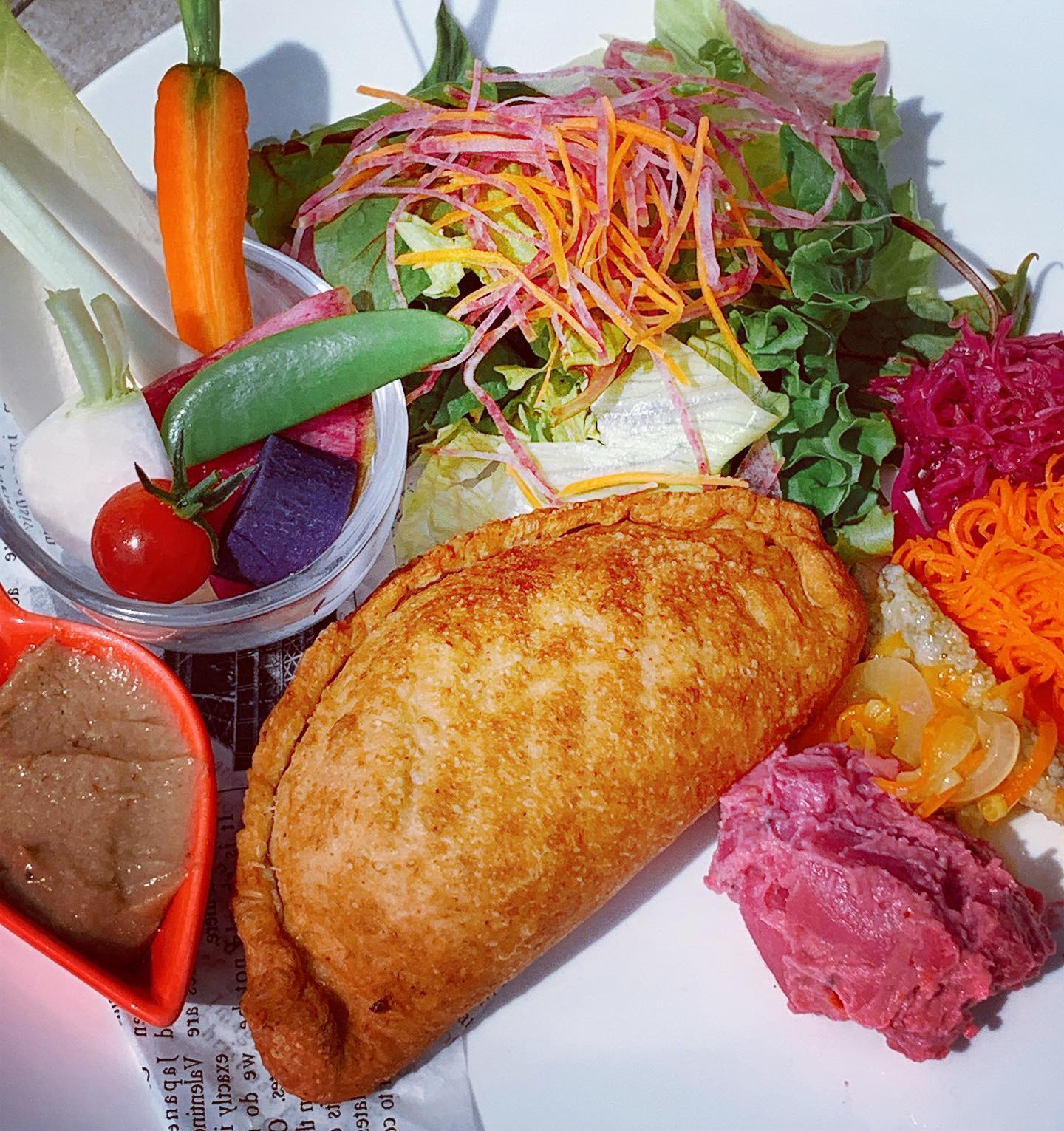 大変お待たせいたしました！
新型コロナウイルスの影響により、店内でのご飲食の営業をしばらくの間お休みしておりましたが、

６月１日より営業再開いたします
メニューもリニューアルしたので、お楽しみに！ 
緊急事態宣言が解除されて、感染者の数も落ち着いてきているようですが、まだまだ油断は禁物️ 当面の間は、時短営業とさせていただき、お席もソーシャルディスタンスを守りつつのご案内になります。

また、テイクアウトメニューも引き続きご用意しております。そちらもぜひご利用ください。

次亜塩素酸で清掃・消毒も行い、皆様が快適に過ごせるように準備してお待ちしております。