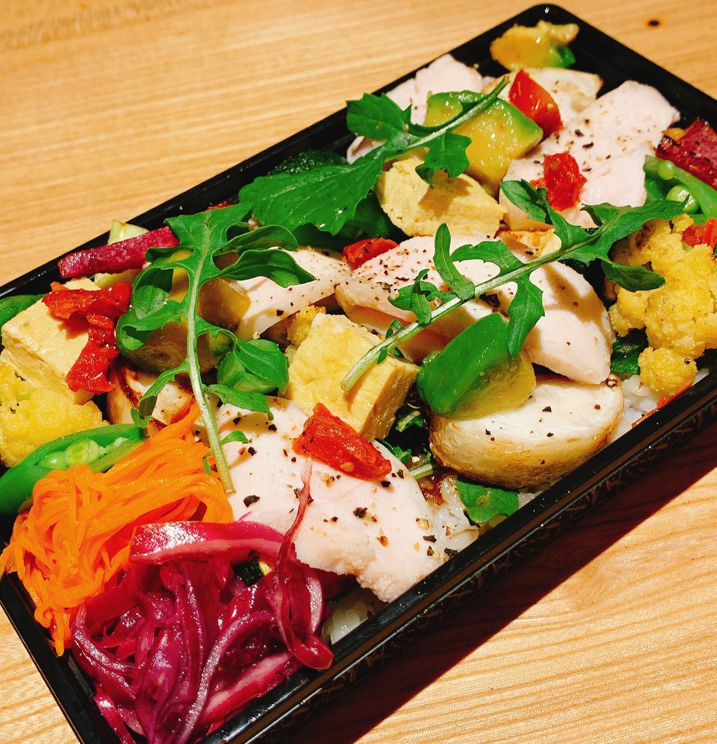 大好評《鶏と野菜の洋風バラちらし》
ご予約時に、完売でお断りする事もしばしば

ご予約はお早めに‍♀️ ☆お知らせ☆
5月のお休み
17日 18日 24日 25日 31日　は終日お休みです。
19日 20日 26日 27日　はディナータイムはお休みです。

ご迷惑をおかけしますが、よろしくお願いします。