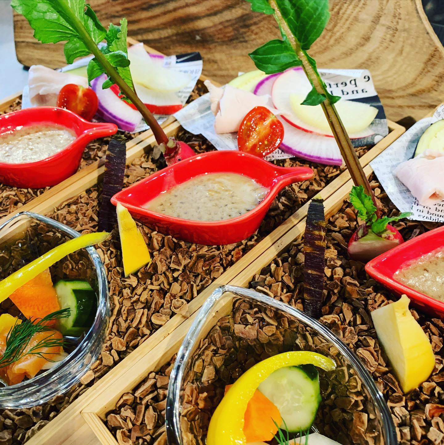 本日のランチも、旬野菜たっぷりのバーニャカウダが大人気

契約農家さんから、旬野菜がたくさん届いてます旬のものをたべると、体の免疫力が高まるそうですよ
美味しく食べて、体にも良いなんて1度で2どおいしい！！
ぜひTSUMIKIに来たら　特製バーニャカウダ　をお召し上がりください

★お知らせ★
 
7月21日は臨時休業とさせていただきます。
ご迷惑をおかけしますが、よろしくお願いします。