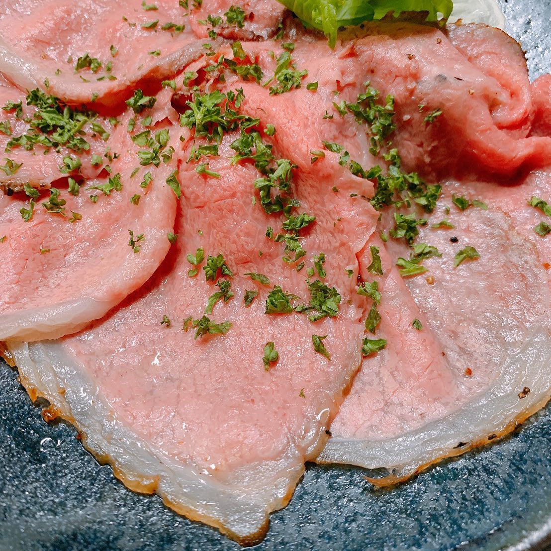 みなさんこんにちは!
おかげさまで3周年を迎えられそうです(o˘◡˘o)
つきまして3周年特別企画!
第一弾️️️️️
合言葉は!
インスタ見た!でランブルスコボトルプレゼントいたします!(1グループ1本)(ディナータイム限定)
赤いスパークリングワインでみなさん乾杯いかがでしょうか!
来週から第二弾もやりますので是非ツミキをCheck!!!!