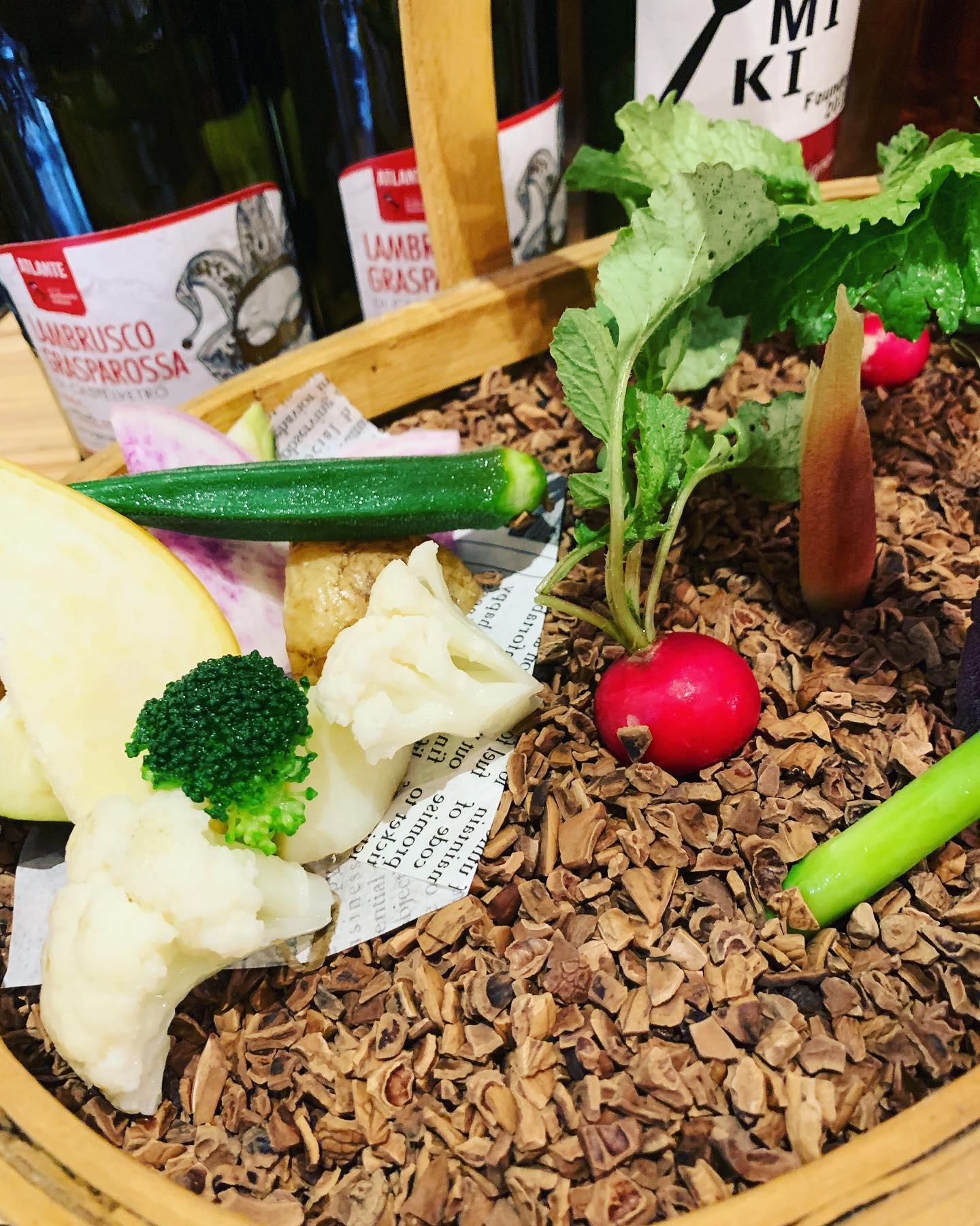 TSUMIKI自慢の特製バーニャカウダー🥦
写真のものはディナータイムにご用意しているもので、契約農家さん直送の野菜等を、なんと15種使用しております🤗

ランチでも、サラダ前菜としてバーニャカウダーをご用意しております。

在宅時間が増えて、モリモリたくさんの種類の野菜が食べられない！！なんて思ったら、ぜひTSUMIKIへお越しください
自慢の野菜をいろんな料理でたっぷり食べられますよ

☆お知らせ☆
6日24日木曜日は、臨時休業とさせていただきます。ご迷惑をおかけいたしますが、よろしくお願いします。