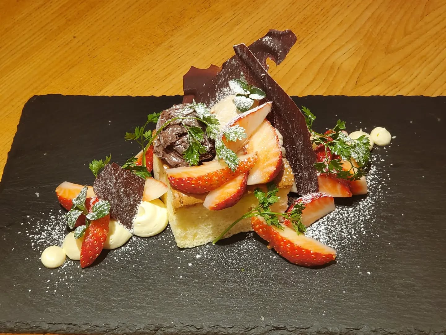 おはようございます！！

みなさん、ツミキのドルチェはお召し上がりになりましたか？

ツミキのドルチェはとっても豪華

【苺とキャラメルのオープンサンド】
ふわふわのカステラにたっぷりのキャラメルホイップとチョコレートアイスがのっちゃって、もう満腹️

【苺とフロマージュのパフェ】
ベリーソース、サクサクのパイ、チョコレートチャンク、ふわふわカステラ、滑らかフロマージュ、バニラアイス…とにかくいっぱい笑笑

ランチセットとご注文するとどちらも440円！！！！

もちろんディナーでもご注文ください

是非ツミキのドルチェを食べに来てーーー

◎◎◎店休日のご案内◎◎◎
毎週日曜日と3月16日はお休みを頂きます