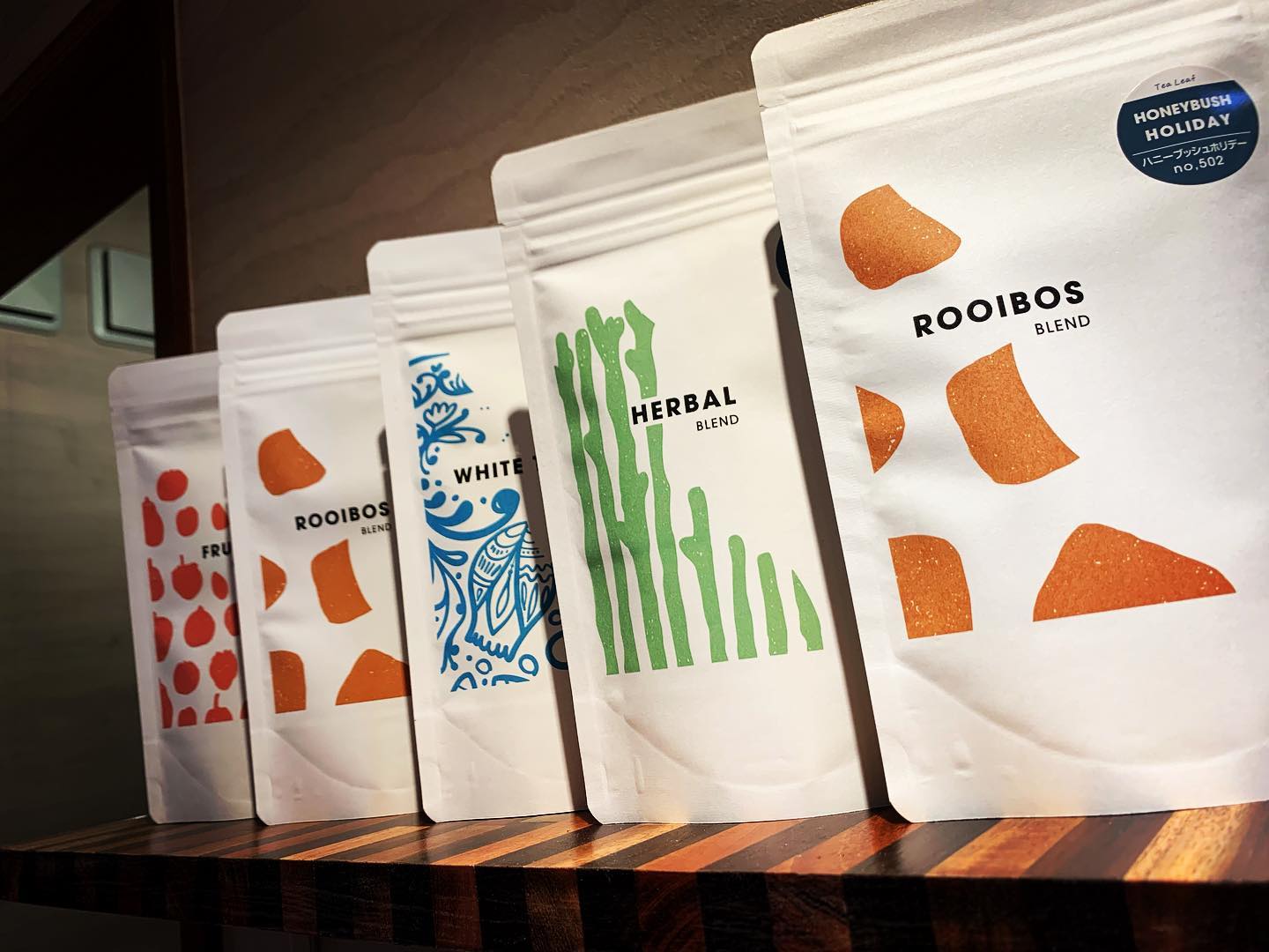 ランチ、ディナー共に大人気のハーブティー🫖

かつての私も、ハーブティーと聞くと、なんだか独特の香りや、にがそう…とか、あまり親しみのわかないもの…なんてイメージがありました。

ですが！
@allmytea_hanazonoさんで仕入れている、TSUMIKIのハーブティーは一味違います

さまざまなフルーツの香りや、一見びっくりするけど、スパイシーな味で、ハーブティーの概念が変わります

暑くなってきたし、そろそろアイスハーブティーとしてご用意してお待ちしております♪