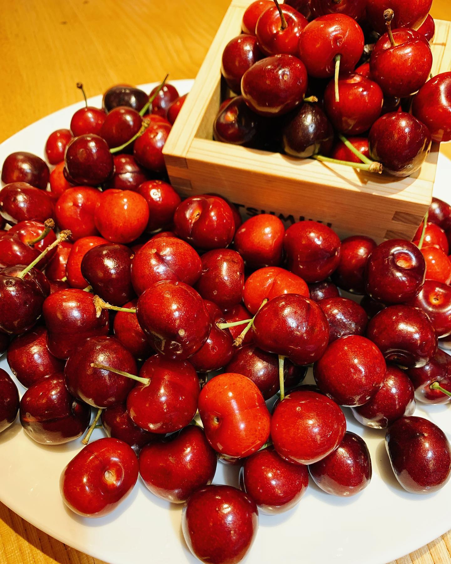 2022.06.01

間もなく解禁️
さくらんぼを使ったパフェ

6月上旬〜中旬の間にスタートします

ジメジメムシムシする季節ですが、さっぱり食べられるようにTSUMIKIらしく工夫する予定です

毎年季節は巡りますが、昨シーズンよりグレードアップして、ご満足いただけるよう、努力しております♪

今年の夏は、ツミキのパフェをぜひ一度️お召し上がりください