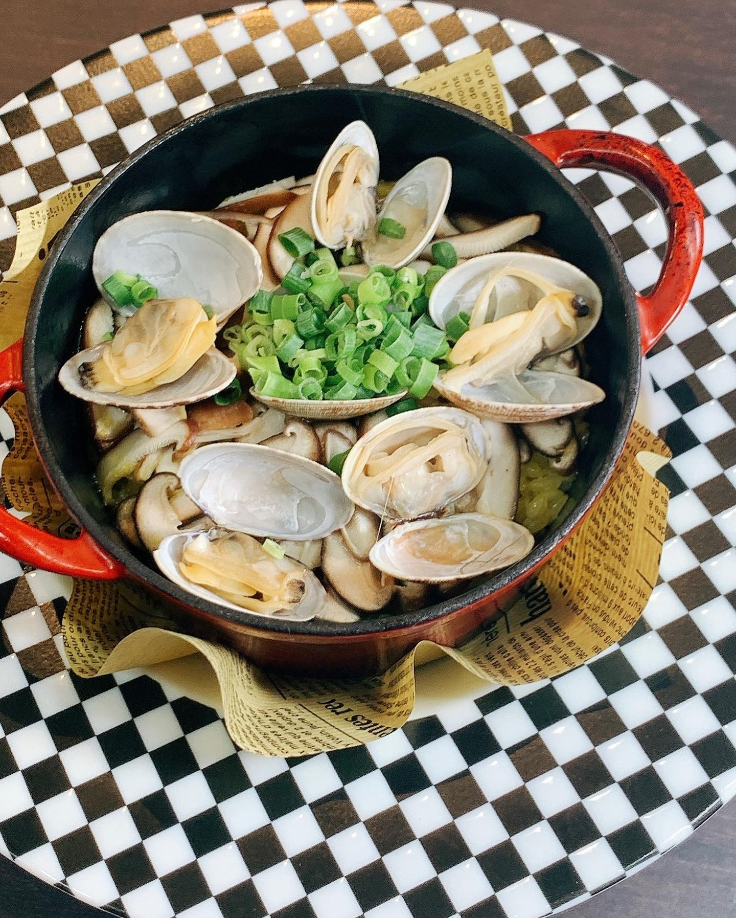 2022.09.08

最近じわりじわり人気が出てきた
『アサリと足利産椎茸のサフラン炊き込みご飯』
アサリと椎茸の香りがふんわり優しく漂い、ほっこり温かくなる一品です。
ランチ・ディナー共にご用意しております🤗ぜひお試しください♪

また、デザートも変わりましたよ！
『いちじくとクリームチーズのフルーツオープンスフレサンド』
『桃とメロンのパフェ』
です。

パフェはそろそろ秋が旬の果物に変えようかなー🤔
次はどんなパフェがいいかなー…

メニューが決まりましたら、またお知らせいたします️お楽しみに

☆お知らせ☆
本日9月8日はディナータイム休業いたしますご迷惑をおかけいたしますが、よろしくお願いします。