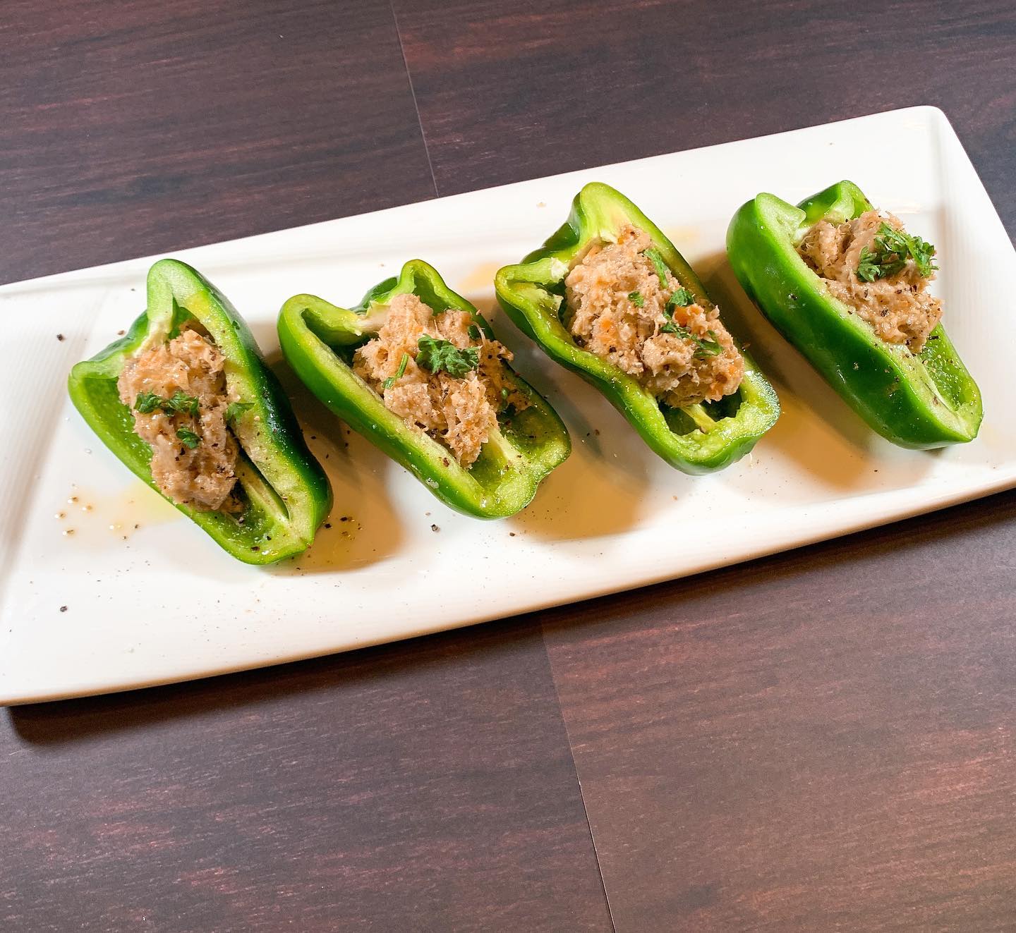 2022.10.17

パリパリピーマンと八幡平ポークのタルタル🫑
略して『パリピ』です

常連のT様イチオシのメニューです。『とりあえず生』と一緒に『とりあえずパリピ🫑』です🤣
皆様もぜひ！！

先日ご来店のお客様からいただいた、ハロウィンのお菓子も一緒にパシャ📸ありがとうございます

夜は肌寒い日が続きますが、皆様もお腹出して寝ないようにお気をつけくださいw