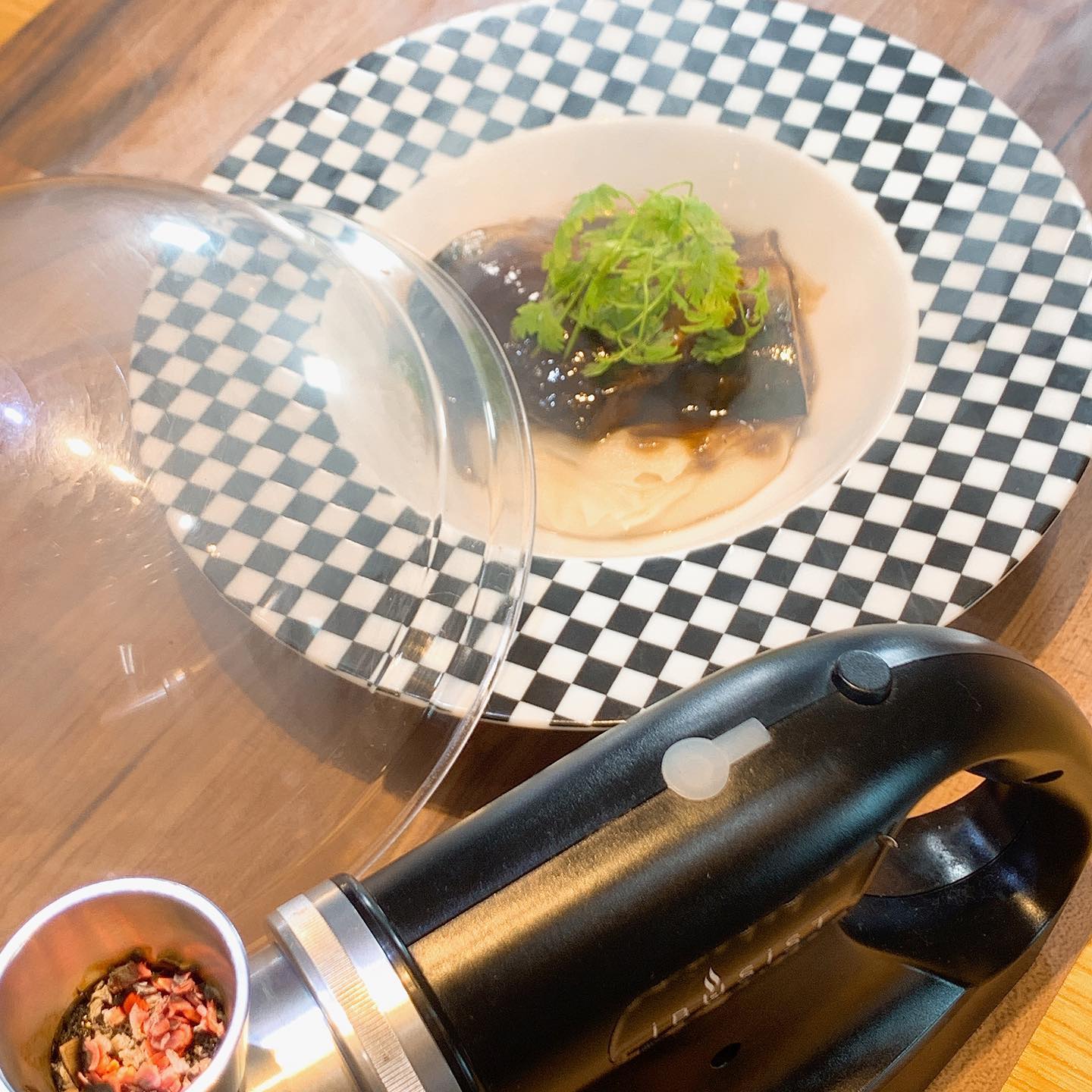 2022.12.07

寒さに耐えながらのTSUMIKIジュニアの発表会も終わり、迫り来る年の瀬を実感し始めました。

TSUMIKIのメニューに、新メニュー登場！サバのスモークバルサミコ煮込みです

洋風のサバの煮込みに、スモークの香りを移して、ワインにピッタリの一品になりました

季節のオープンサンド　さつまいもとキャラメルナッツ　も大人気！スイーツ好きは、芋スイーツに抗えないですよね

クリスマスオードブルは、24日分のご予約は残りわずかとなってきました23日分は、まだ大丈夫です
ご予約はお早めにどうぞ！





#クリスマス　