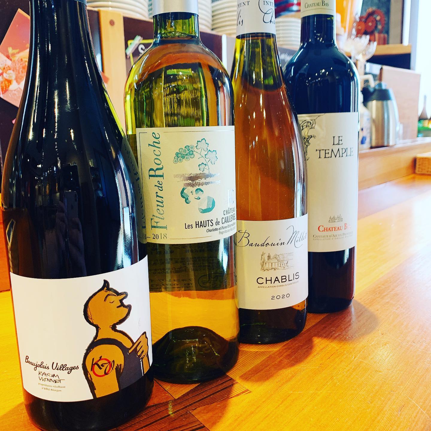 2023.1.18

自然派ワインを中心に、足利のワイナリー『ココファームワイナリー』のワインもあります🤗
ボトルでもグラスでもご用意しております

ローストビーフやカルパッチョ、ソーセージのグリルや、サバのスモークバルサミコ煮込みなど、ワインにぴったりのメニューも多数あります

どのワインがいいか迷っちゃうなんて方は、スタッフへ味のお好みや、合わせたいお料理などをご相談ください️様々なご提案をさせていただきます

ご来店お待ちしております♪






#ワイン　