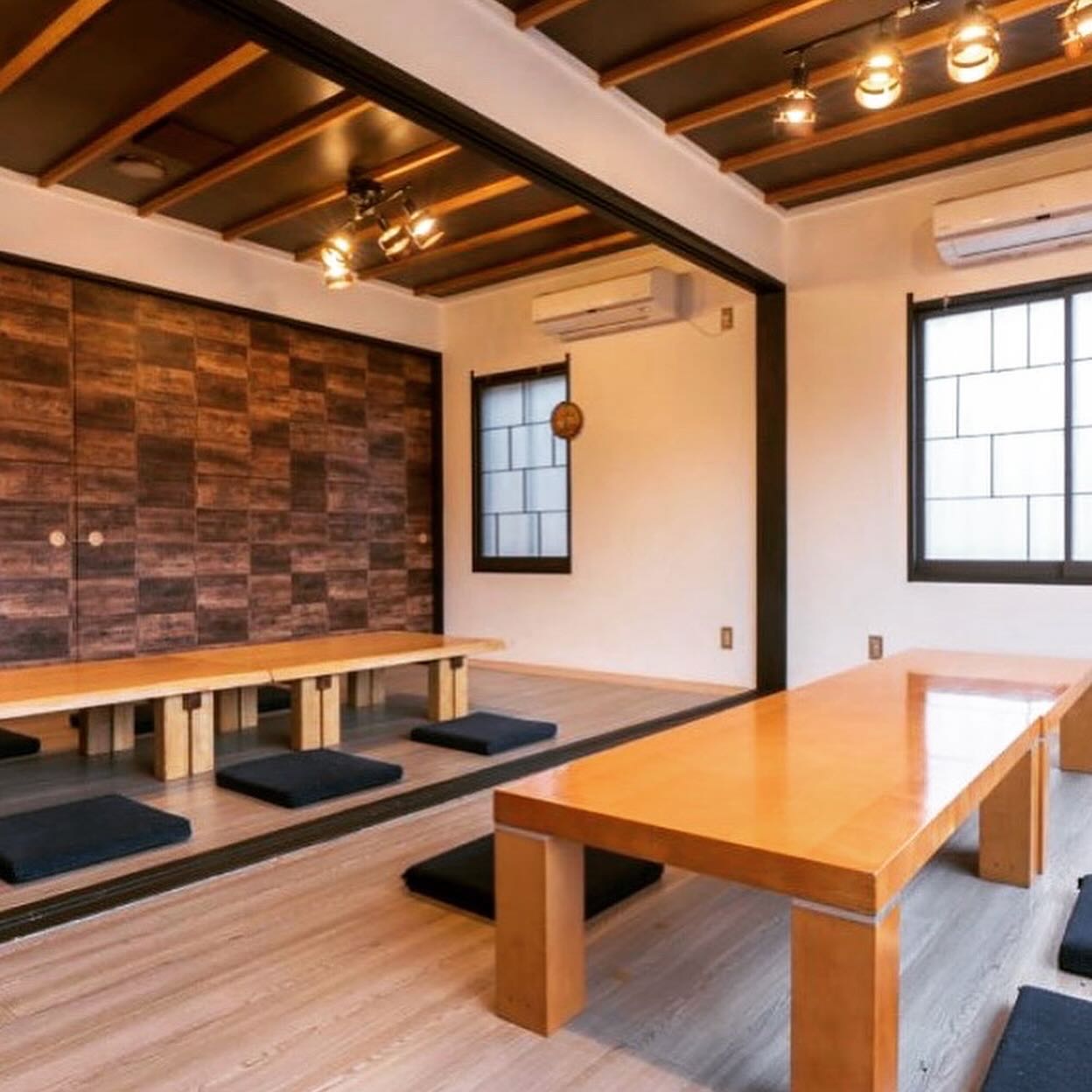 2023.10.27

いつもTSUMIKIのInstagramを見ていただきありがとうございます

フォロワーの皆様へ朗報です
ご予約時に🔅インスタを見たと伝えてもらえれば11月1日〜30日の期間中に、12月30日までのご宴会をご予約のお客様は、ご宴会の料金のお会計金額が10%オフとなります️（食卓コース又はプレミアムコースに限ります。）

ご宴会メニューのご予約は前日までの受付となります。（当日の変更やキャンセルは承れません。）
また、受付人数は3名様〜最大45名様です。

ご宴会の幹事様、早割期間は11月中にご予約確定されたお客様のみです
ご連絡はお早めに️






#ワイン　