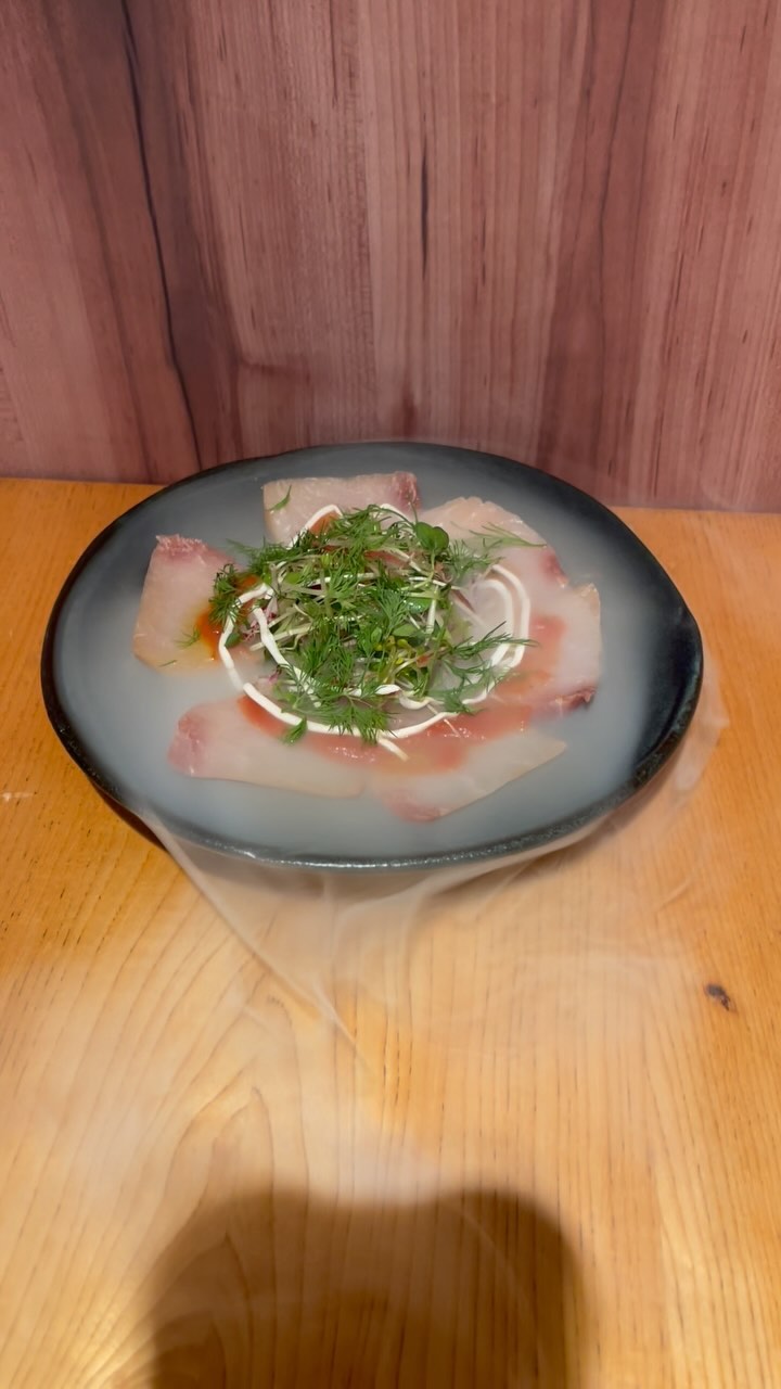 メニューのご紹介！️

○鮮魚のスモーク

スモークの香りと味がアクセントに！
トマトソースと一緒に味をお楽しみください( ^^ )

￥690（税別）






#ワイン　