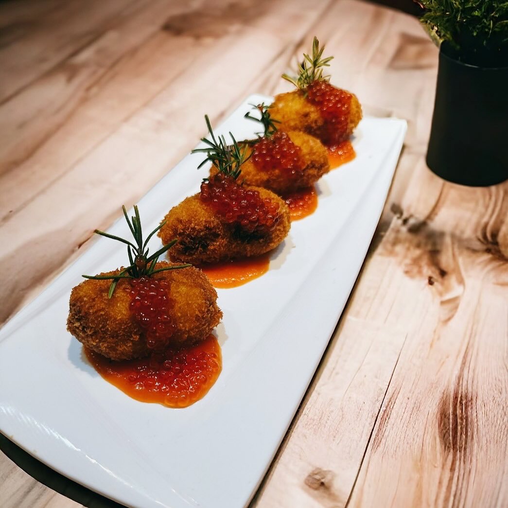 メニューのご紹介

○タラちゃんのコロッケ withいくらちゃん

タラちゃんといくらちゃんの名コンビが
なんとメニューに、、🫢

味も間違いなしでとっても美味しいです＾＾






#ワイン　