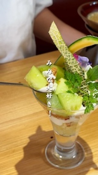 ～皆様に第二の食卓を～

栃木県足利市のTSUMIKIは、路地裏の隠れ家ダイニングバー。
木の温もりと和の外観が調和した空間で、リゾート地のようなリラックスした雰囲気を提供します

契約農家から届く新鮮な旬野菜を使った自慢のバーニャカウダーや、創意工夫で仕上げた料理が魅力！！

自然派ワインや自家製リモンチェロ、自家製サングリアなどのドリンクメニューも豊富です

フレンドリーな接客で、心温まるひとときをお届けします

栃木県足利市で皆様のご来店をお待ちしております！！

足利市雪輪町/TSUMIKI