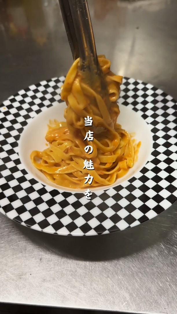 ~皆様に第二の食卓を~
栃木県足利市のTSUMIKIは、路地裏の隠れ家ダイニングバー。
木の温もりと和の外観が調和した空間で、リゾート地のようなリラックスした雰囲気を提供します
契約農家から届く新鮮な旬野菜を使った自慢のバーニャカウダーや、創意工夫で仕上げた料理が魅力!!
自然派ワインや自家製リモンチェロ、自家製サングリアなどのドリンクメニューも豊富です
フレンドリーな接客で、心温まるひとときをお届けします
栃木県足利市で皆様のご来店をお待ちしております!!
足利市雪輪町/TSUMIKI