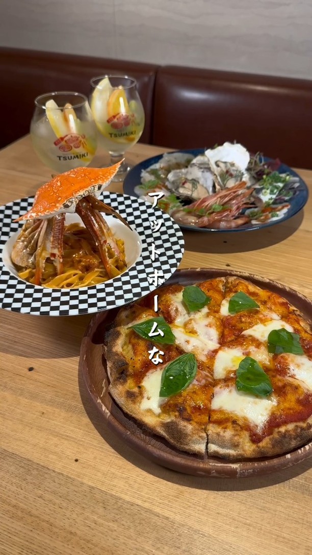 ～皆様に第二の食卓を～

栃木県足利市のTSUMIKIは、路地裏の隠れ家ダイニングバー。
木の温もりと和の外観が調和した空間で、リゾート地のようなリラックスした雰囲気を提供します

契約農家から届く新鮮な旬野菜を使った自慢のバーニャカウダーや、創意工夫で仕上げた料理が魅力！！

自然派ワインや自家製リモンチェロ、自家製サングリアなどのドリンクメニューも豊富です

フレンドリーな接客で、心温まるひとときをお届けします
栃木県足利市で皆様のご来店をお待ちしております！！

足利市雪輪町/TSUMIKI