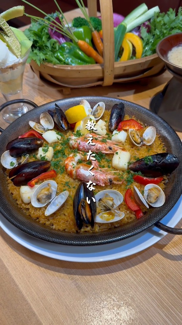 ～皆様に第二の食卓を～

栃木県足利市のTSUMIKIは、路地裏の隠れ家ダイニングバー。
木の温もりと和の外観が調和した空間で、リゾート地のようなリラックスした雰囲気を提供します

契約農家から届く新鮮な旬野菜を使った自慢のバーニャカウダーや、創意工夫で仕上げた料理が魅力！！

自然派ワインや自家製リモンチェロ、自家製サングリアなどのドリンクメニューも豊富です

フレンドリーな接客で、心温まるひとときをお届けします
栃木県足利市で皆様のご来店をお待ちしております！！

足利市雪輪町/TSUMIKI