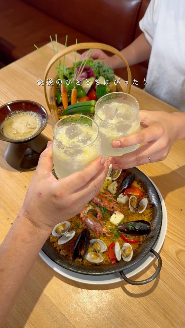 ～皆様に第二の食卓を～

栃木県足利市のTSUMIKIは、路地裏の隠れ家ダイニングバー。
木の温もりと和の外観が調和した空間で、リゾート地のようなリラックスした雰囲気を提供します

契約農家から届く新鮮な旬野菜を使った自慢のバーニャカウダーや、創意工夫で仕上げた料理が魅力！！

自然派ワインや自家製リモンチェロ、自家製サングリアなどのドリンクメニューも豊富です

フレンドリーな接客で、心温まるひとときをお届けします
栃木県足利市で皆様のご来店をお待ちしております！！

足利市雪輪町/TSUMIKI