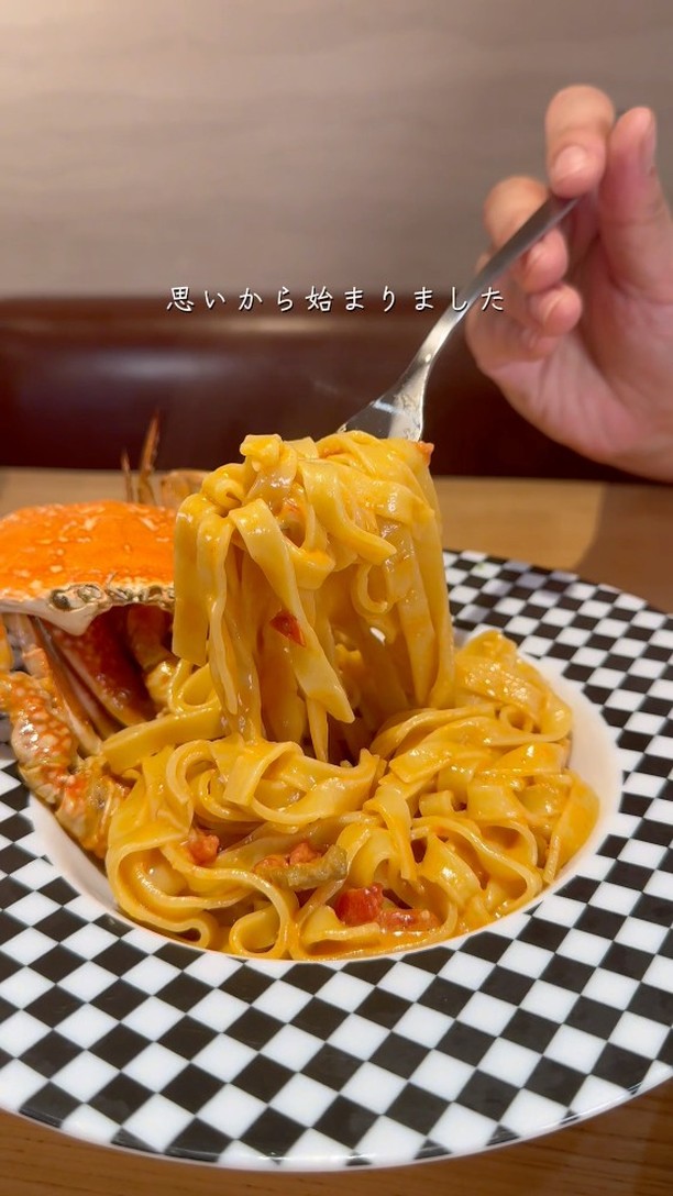 ～皆様に第二の食卓を～

栃木県足利市のTSUMIKIは、路地裏の隠れ家ダイニングバー。
木の温もりと和の外観が調和した空間で、リゾート地のようなリラックスした雰囲気を提供します

契約農家から届く新鮮な旬野菜を使った自慢のバーニャカウダーや、創意工夫で仕上げた料理が魅力！！

自然派ワインや自家製リモンチェロ、自家製サングリアなどのドリンクメニューも豊富です

フレンドリーな接客で、心温まるひとときをお届けします
栃木県足利市で皆様のご来店をお待ちしております！！

足利市雪輪町/TSUMIKI