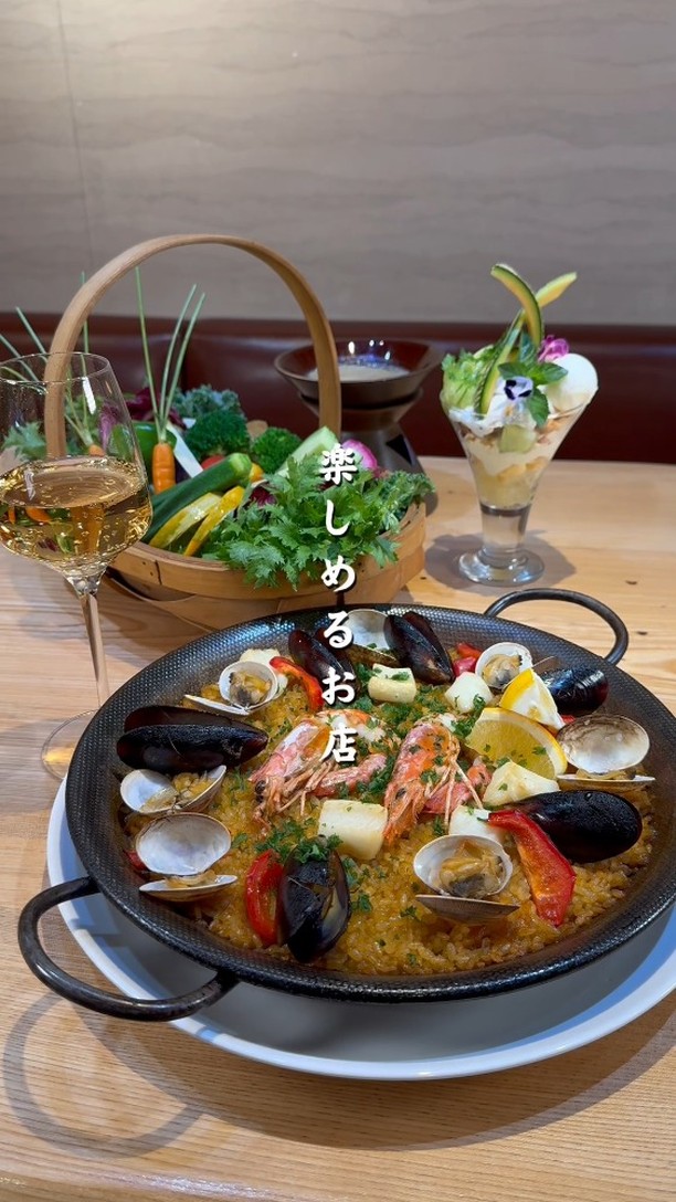 ~皆様に第二の食卓を~
栃木県足利市のTSUMIKIは、路地裏の隠れ家ダイニングバー。
木の温もりと和の外観が調和した空間で、リゾート地のようなリラックスした雰囲気を提供します
契約農家から届く新鮮な旬野菜を使った自慢のバーニャカウダーや、創意工夫で仕上げた料理が魅力!!
自然派ワインや自家製リモンチェロ、自家製サングリアなどのドリンクメニューも豊富です
フレンドリーな接客で、心温まるひとときをお届けします
栃木県足利市で皆様のご来店をお待ちしております!!
足利市雪輪町/TSUMIKI