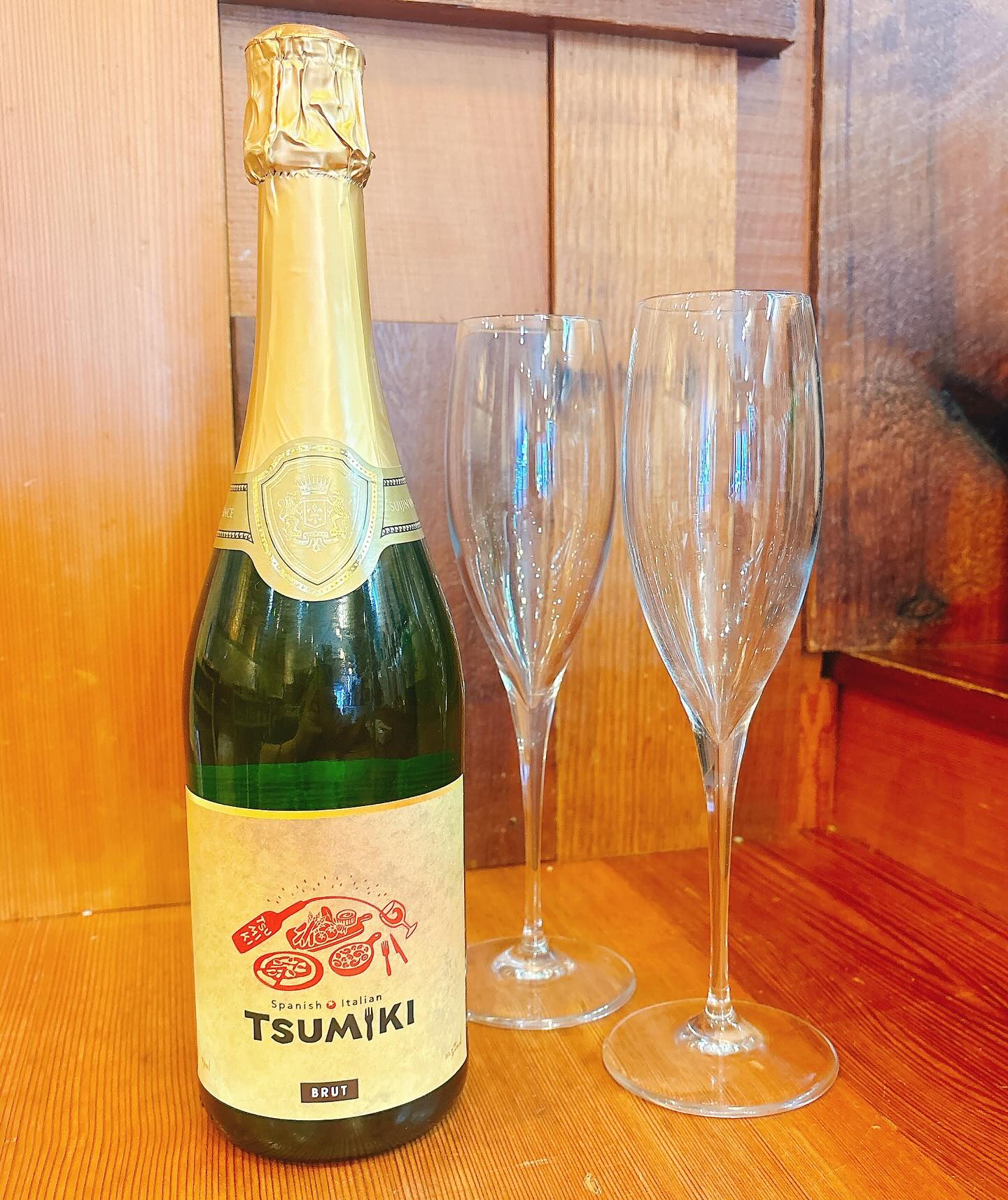 2025.6.21
おはようございます
今週はずーっと暑かったですねー
TSUMIKIのスパークリングワイン🥂冷えてますよ！！

ゆっくりお酒を楽しむのもアリ

仲間とわいわい飲むのもアリ

皆様のご来店お待ちしております