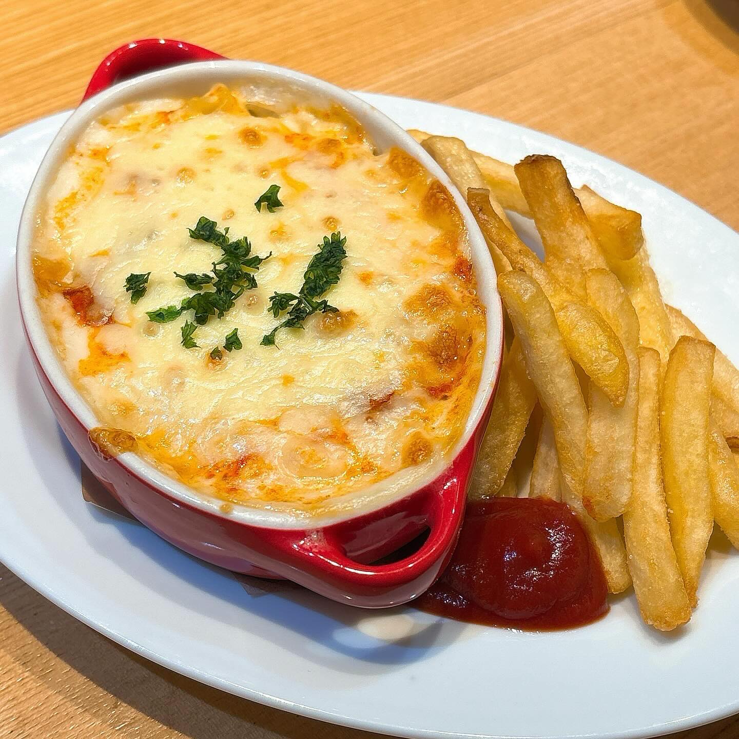 2025.9.15

ディナータイム限定️
お子様へプレゼントしちゃいます

小学生以下のお子様は、グラタンとポテトを無料でご用意いたします☆

ゆっくり食べたい飲みたいパパ・ママには嬉しいですよね️
ご予約時は、ぜひお子様の人数と年齢も教えてください。
2階の座敷席もご用意できますよ！
TSUMIKIは、お子様のご来店も大歓迎️

みなさまのご来店お待ちしております♪