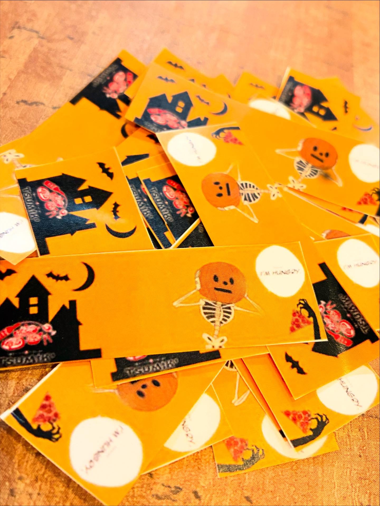 2025/09/18🥕⸝⋆

⎯⎯⎯⎯⎯⎯⎯⎯⎯⎯⎯⎯⎯⎯⎯⎯⎯⎯
こんばんは️

午後からいきなりの大雨でしたが
今は涼しく過ごしやすーい時間となってきましたね

ディナータイムのサングリアが美味しく仕上がって
おります、秋の夜長に美味しいワインとお食事を
是非tsumikiで楽しんでくださいね♡

さて、tsumikiではハロウィンに向けて
準備の真っ只中です！！！！スタッフRは
勝手にピックの準備をしています！！！

そのうちデザートにつけたりして
楽しんじゃう予定ですので
お楽しみに

店内装飾や音楽もハロウィン仕様に
なっておりますので是非
チェックしてみてくださいね♡
⎯⎯⎯⎯⎯⎯⎯⎯⎯⎯⎯⎯⎯⎯⎯⎯⎯⎯