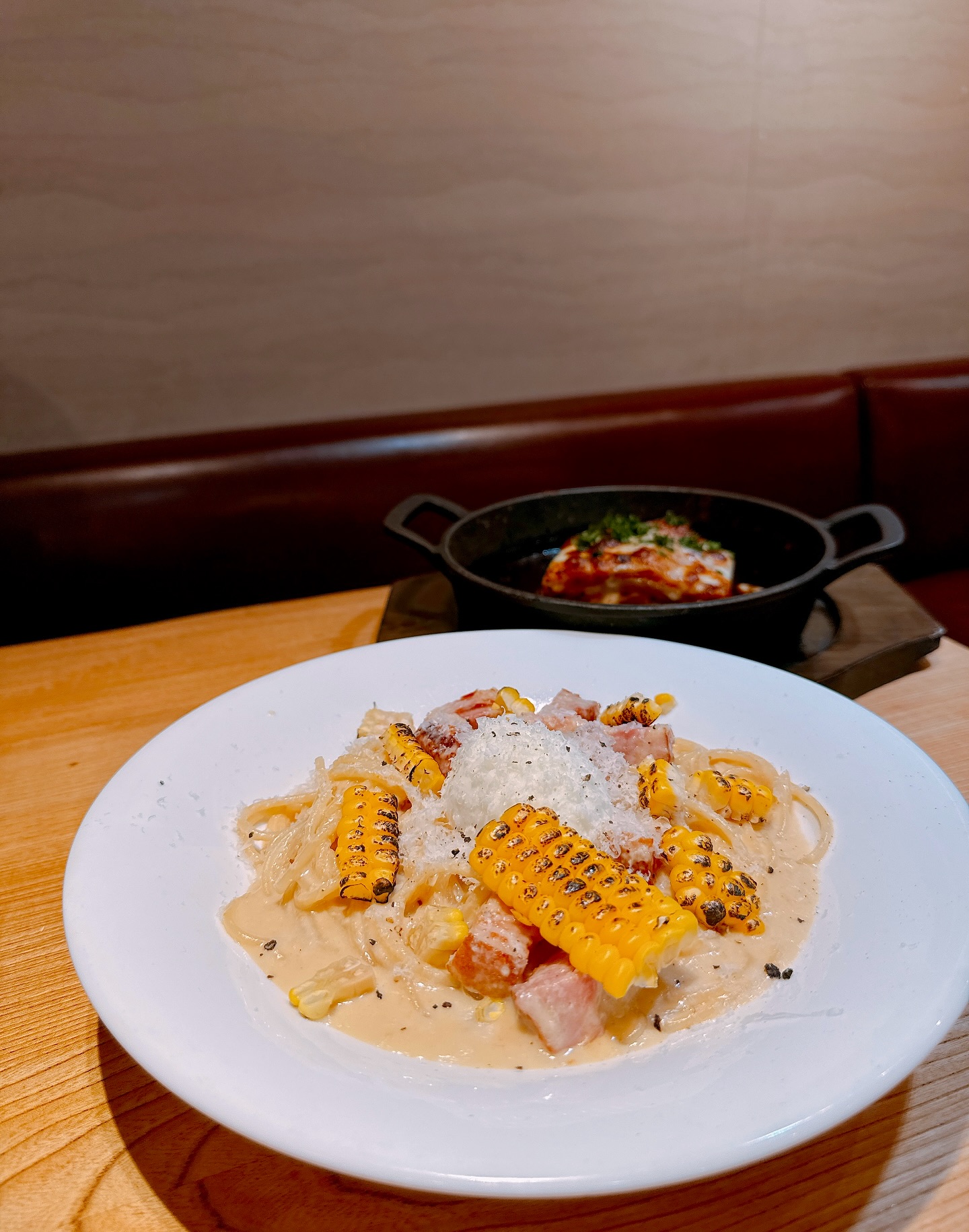 皆様こんばんわ🏻ˊ˗
@tsumiki23911 スタッフSです❣

最近お客様とお話してる中で
日本って四季なくなったよね〜って話題になり
9月は夏か秋か問題になりました。笑

暦上では秋ですが私は娘にあなたは夏生まれと伝えています
(9月後半生まれですww)

余談はさておき、、

本日ご紹介するメニューは
＼とうもろこしのカルボナーラ／

お子様から大人までみんなだいすきとうもろこしっ🤍
厚切りのジューシーなベーコンと濃厚なソースに半熟卵がとろ〜り♫
香ばしく焼いた甘いとうもろこしが良いアクセントになってます🏻

当店は"創作メニュー"が多めのスパニッシュイタリアンです
メニューがすっっごく変わりやすいです！笑

最新のメニュー表をお送りすること可能なので
お気軽にお問い合わせください🤍

皆様のご来店スタッフ一同お待ちしております♫

スパニッシュイタリアンTSUMIKI(@tsumiki23911 )