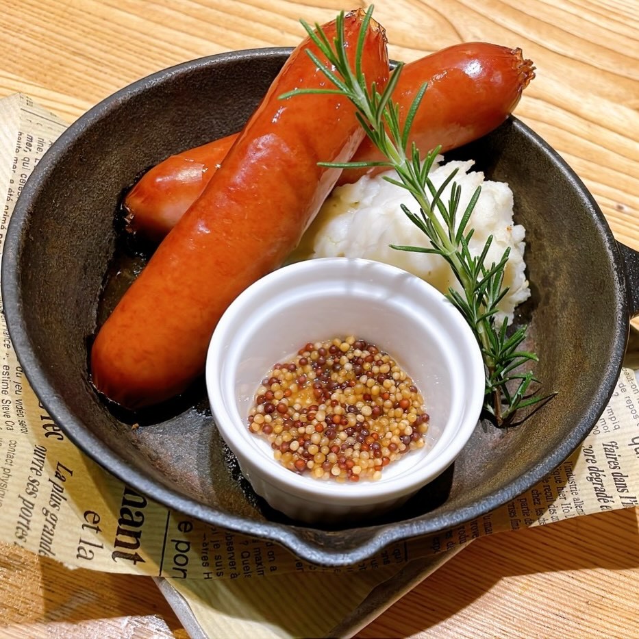 2026/07/05🥕⸝⋆

⎯⎯⎯⎯⎯⎯⎯⎯⎯⎯⎯⎯⎯⎯⎯⎯⎯⎯

lunch and dinner

「ソーセージのグリル自家製マスタード」

ソーセージもさることながら
風味豊かでぷちぷち楽しい
自家製マスタードが実は主役です。

⎯⎯⎯⎯⎯⎯⎯⎯⎯⎯⎯⎯⎯⎯⎯⎯⎯⎯